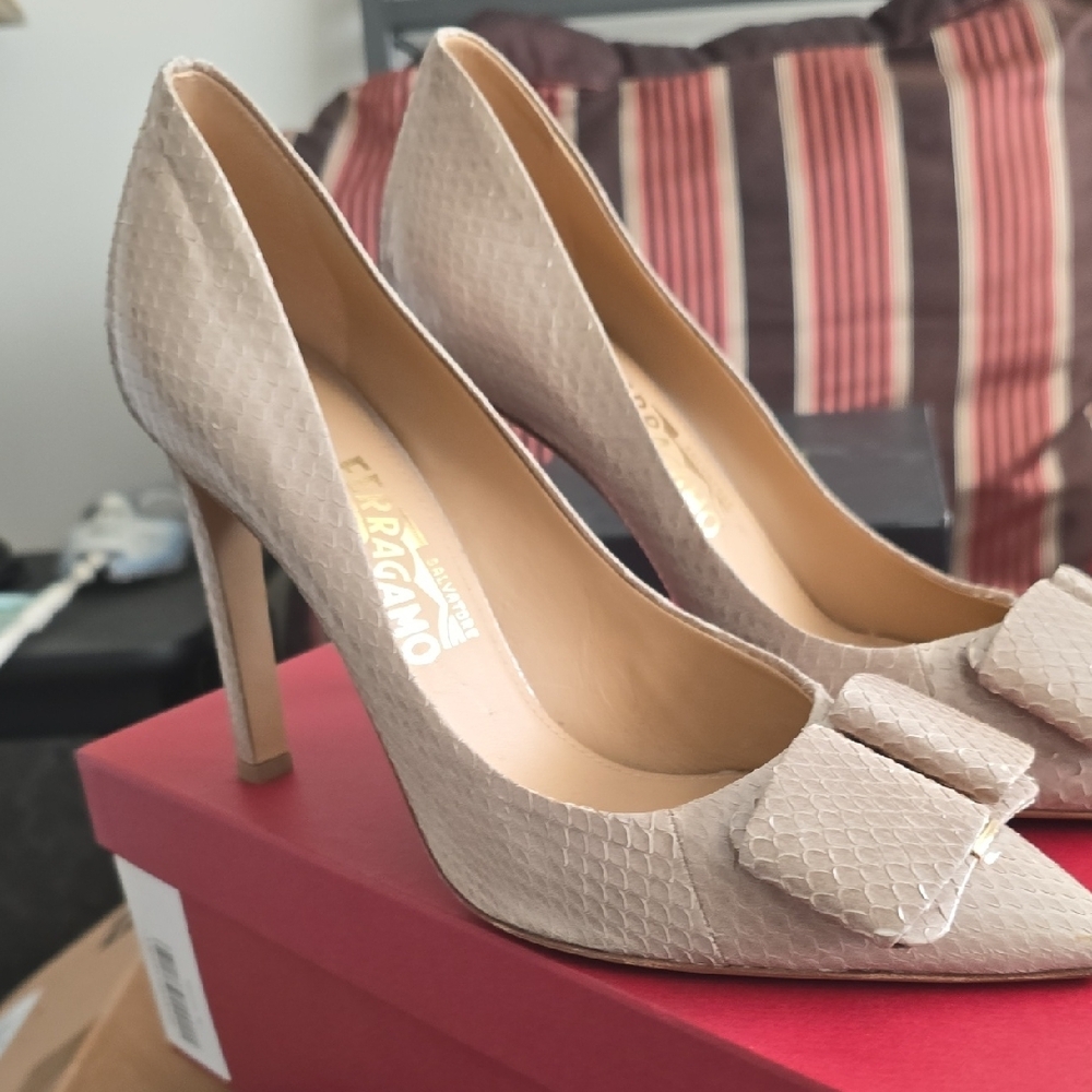 Salvatore Ferragamo Textured Beige Heels - Picture 6 of 7